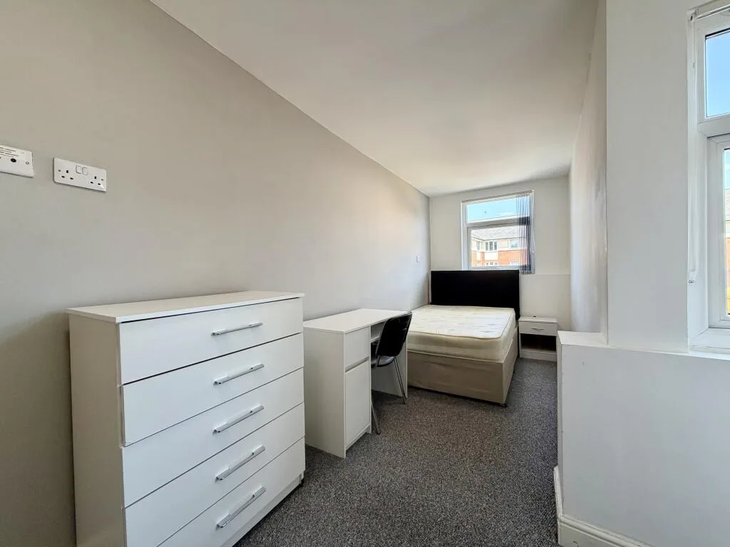 6 bedroom terraced house for rent