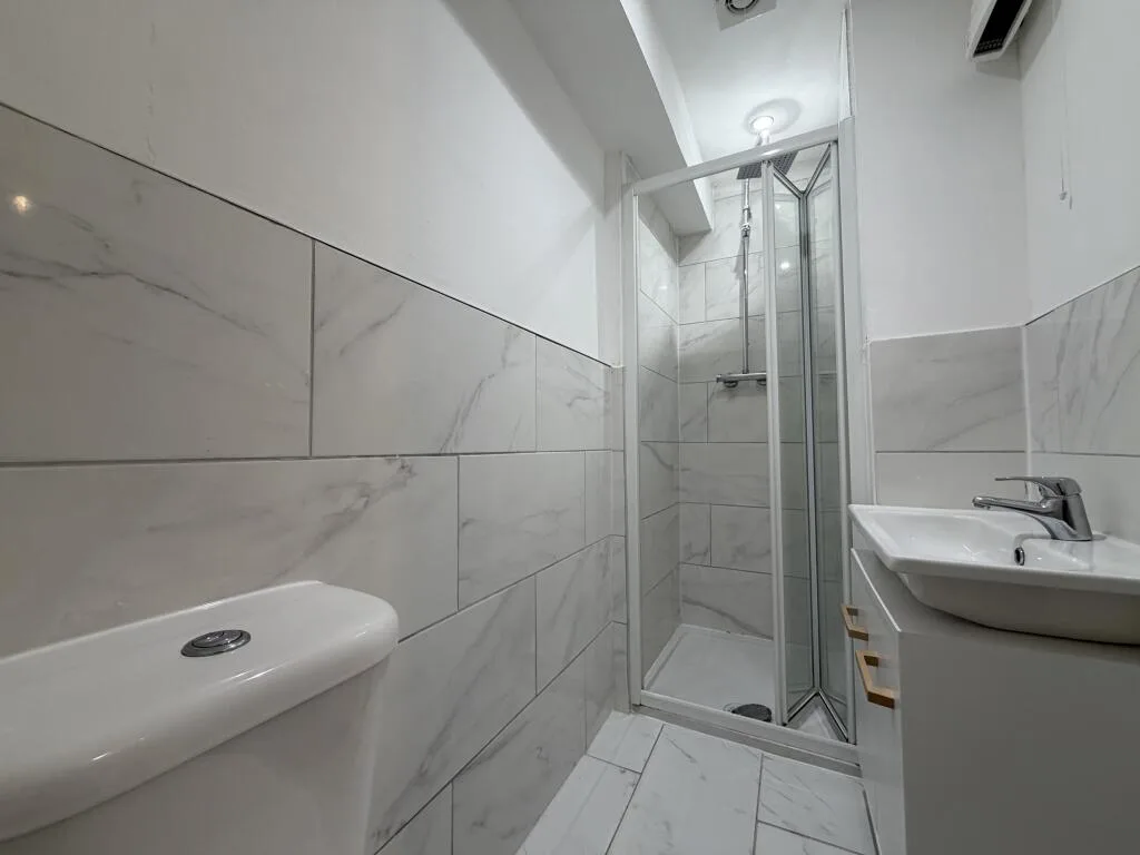 6 bedroom terraced house for rent