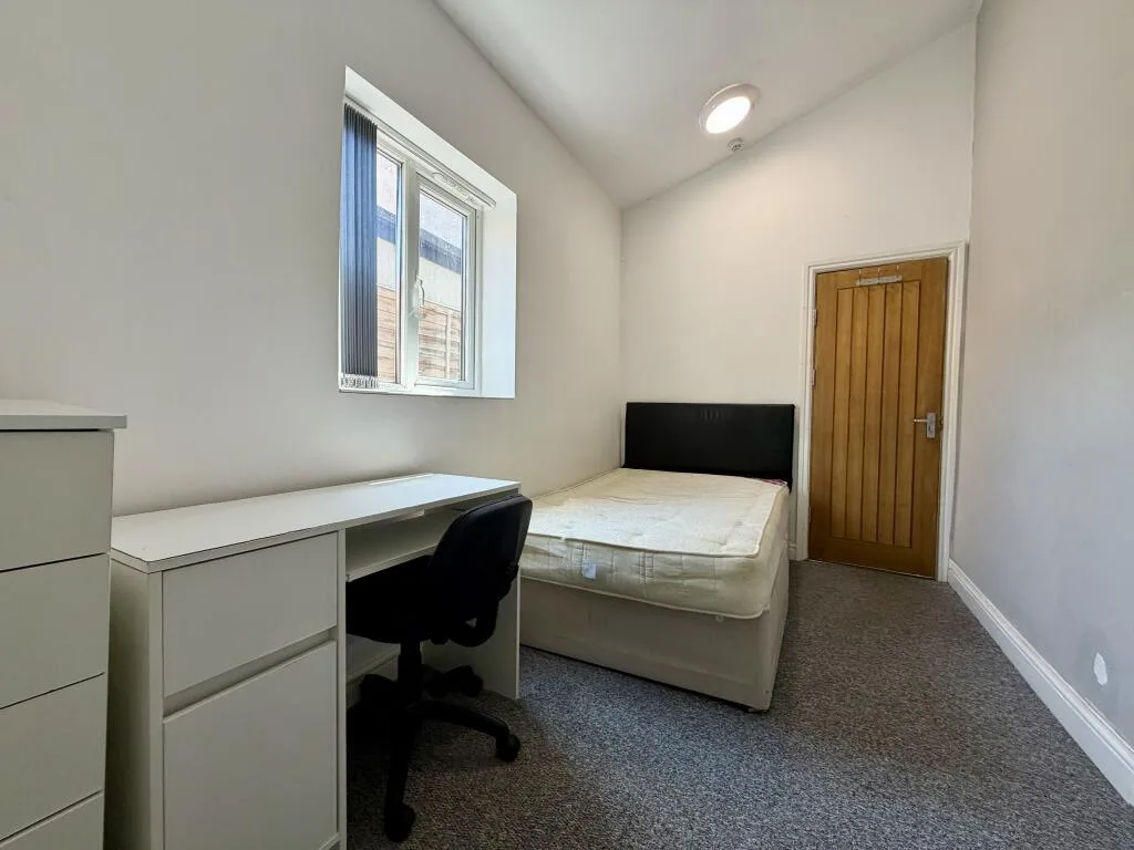 6 bedroom terraced house for rent