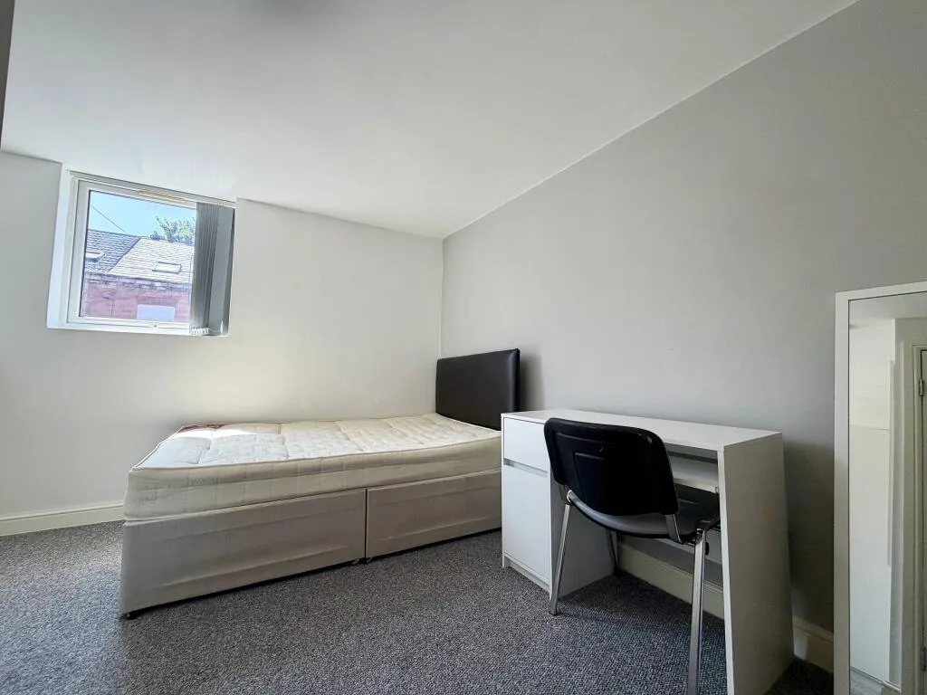 6 bedroom terraced house for rent