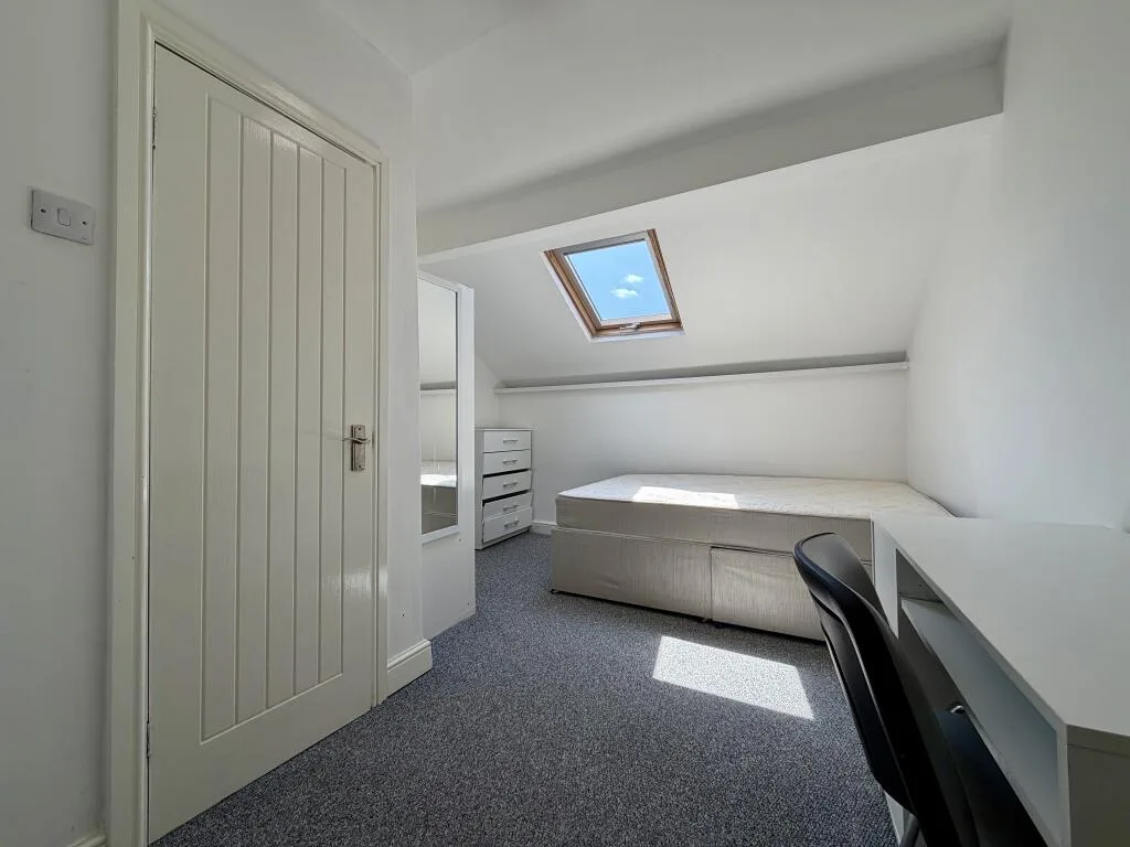 6 bedroom terraced house for rent