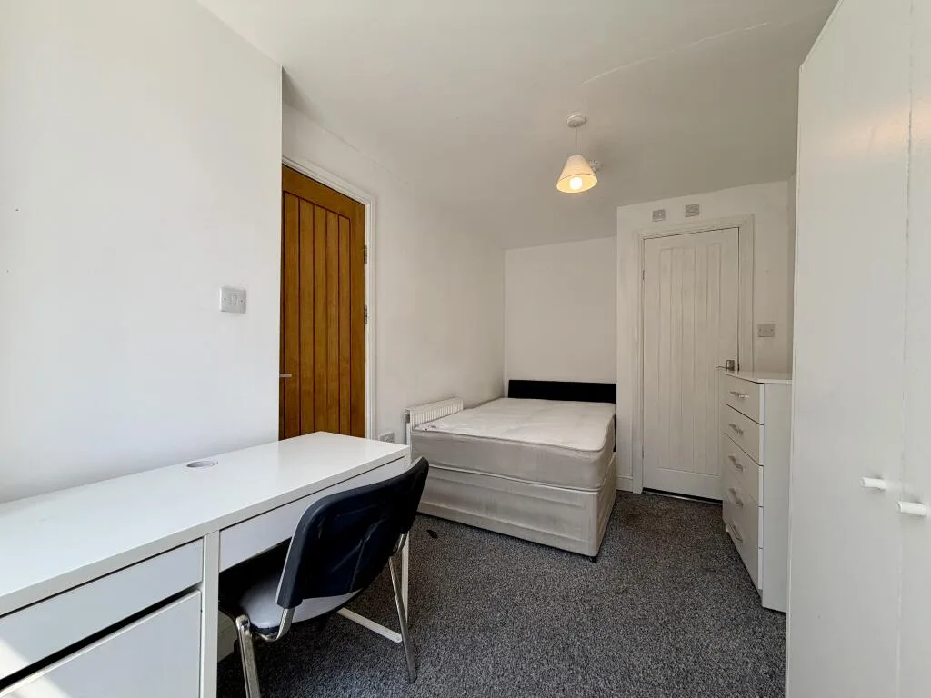6 bedroom terraced house for rent
