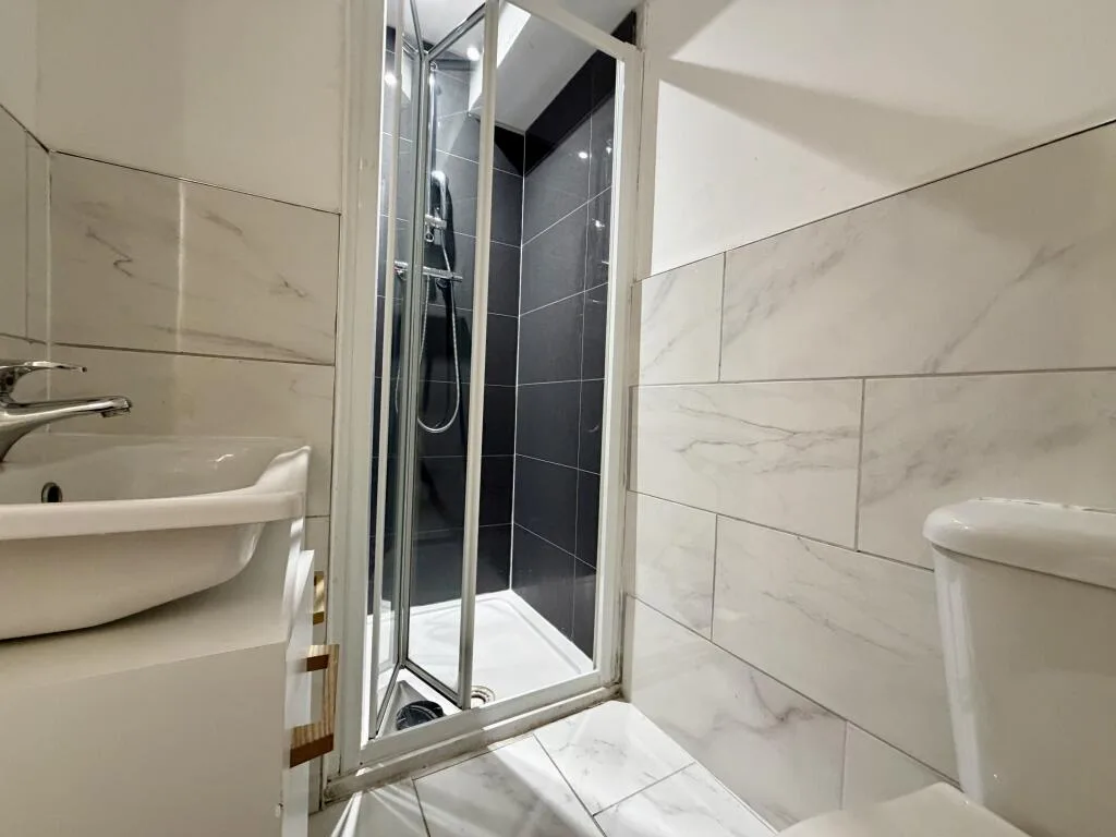 6 bedroom terraced house for rent