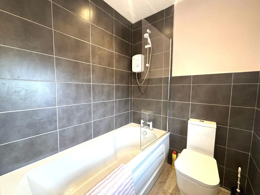 3 bedroom semi-detached house for rent