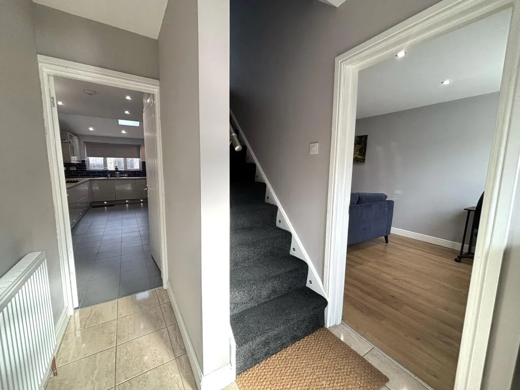 3 bedroom semi-detached house for rent