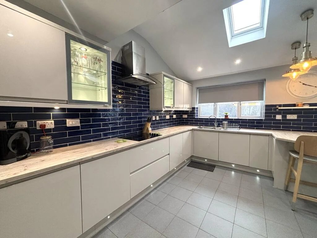 3 bedroom semi-detached house for rent