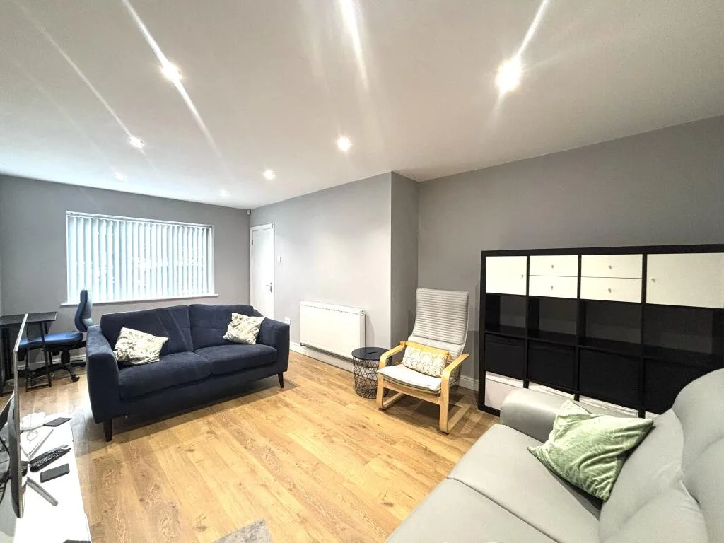 3 bedroom semi-detached house for rent