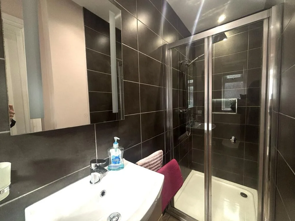 3 bedroom semi-detached house for rent