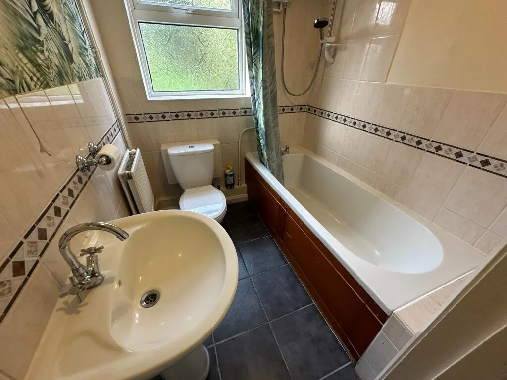 3 bedroom semi-detached house for rent