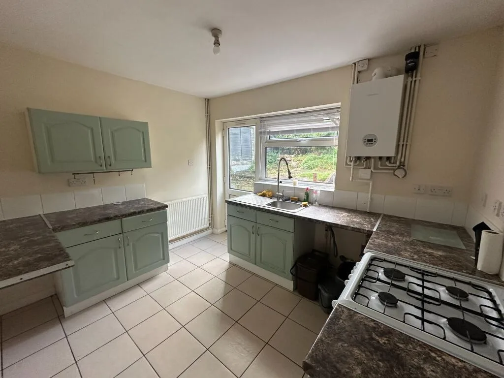 3 bedroom semi-detached house for rent