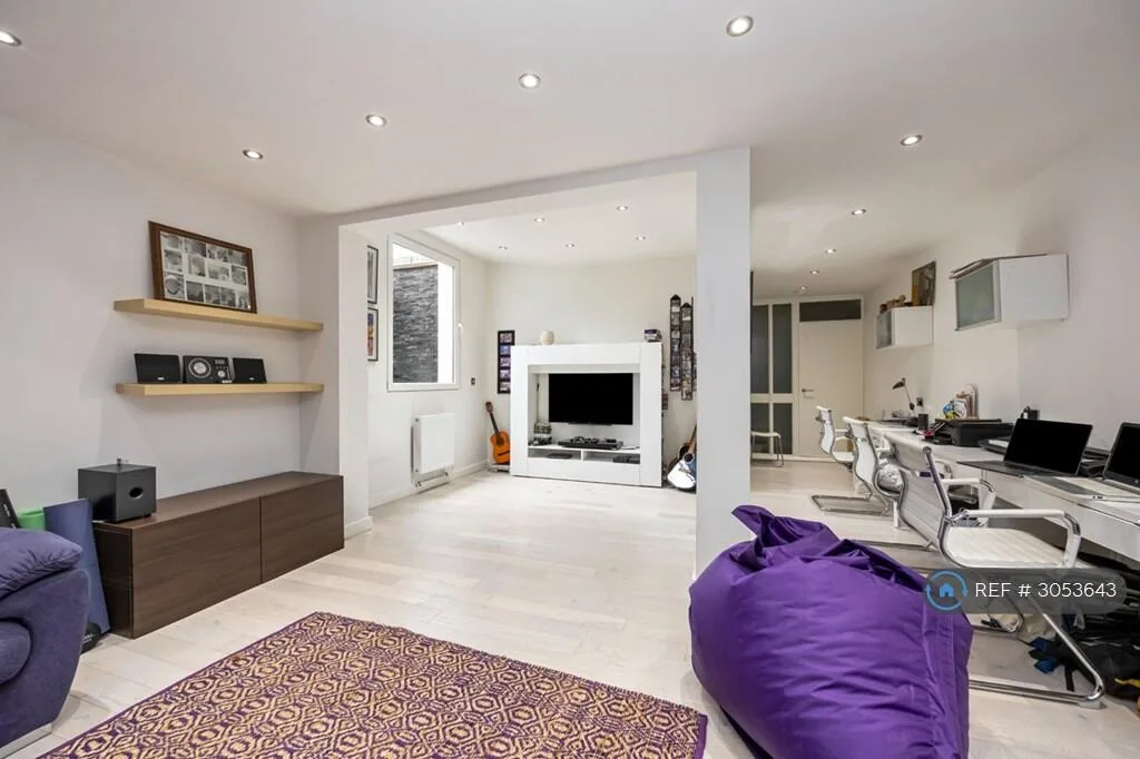 6 bedroom detached house for rent