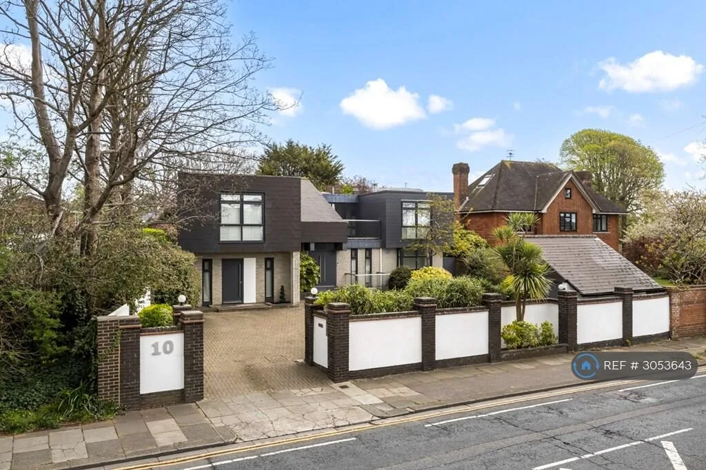 6 bedroom detached house for rent