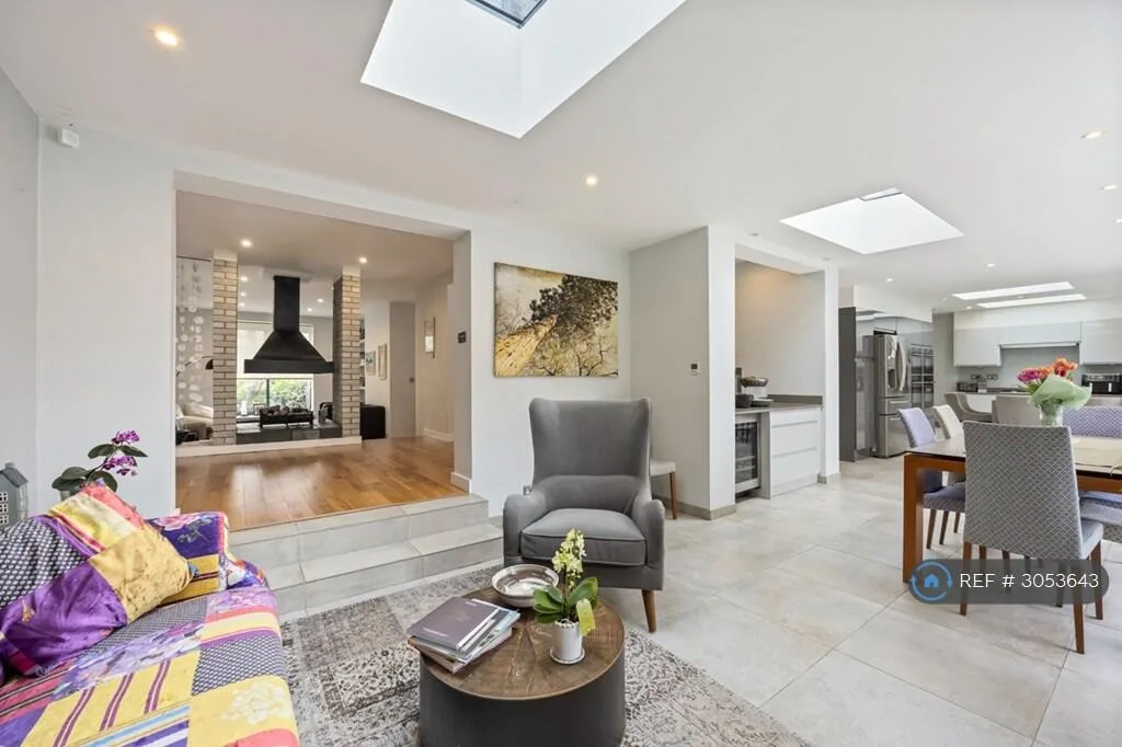 6 bedroom detached house for rent