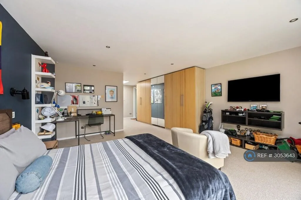 6 bedroom detached house for rent
