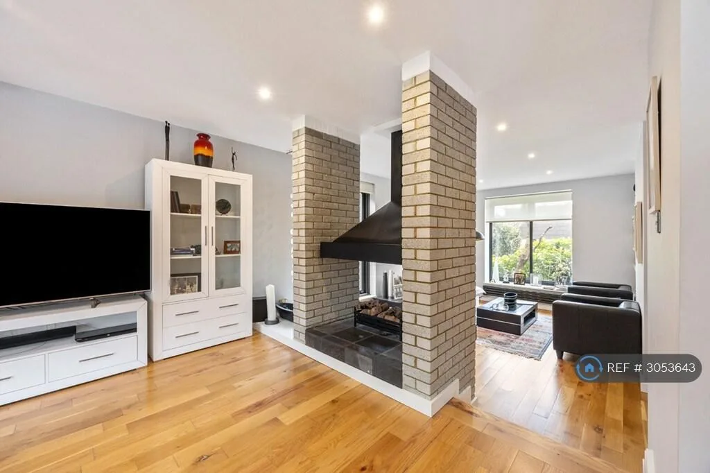 6 bedroom detached house for rent