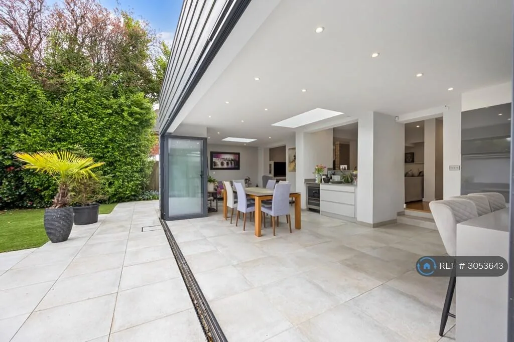 6 bedroom detached house for rent