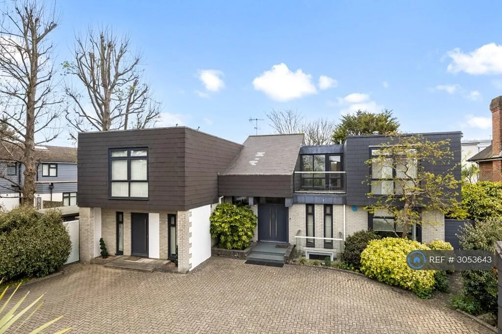 6 bedroom detached house for rent