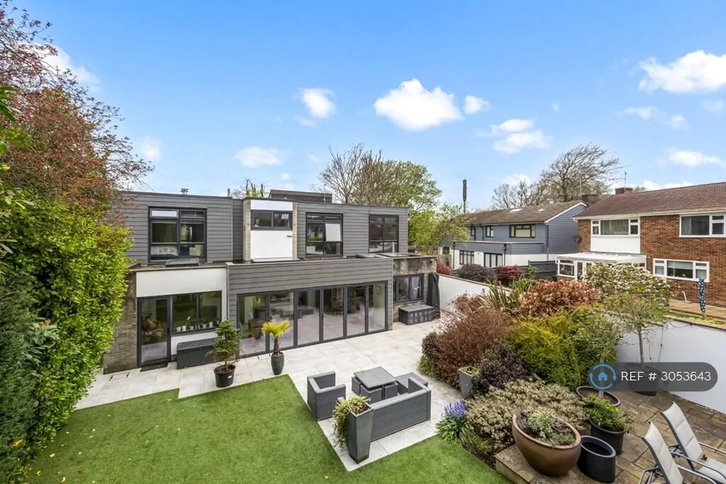 6 bedroom detached house for rent