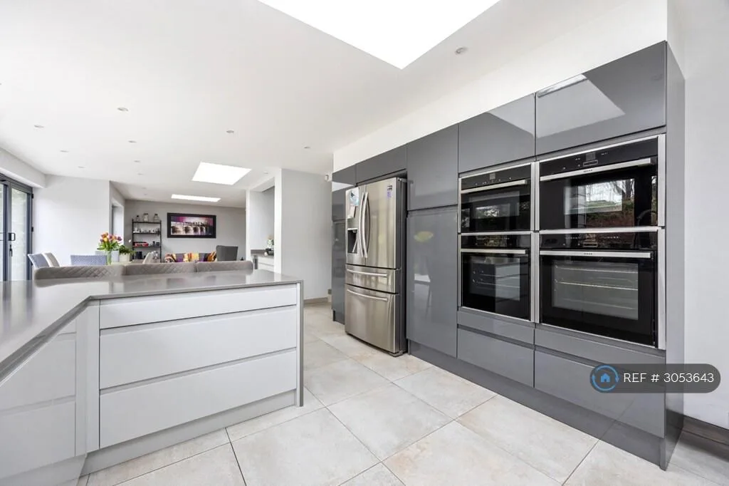 6 bedroom detached house for rent