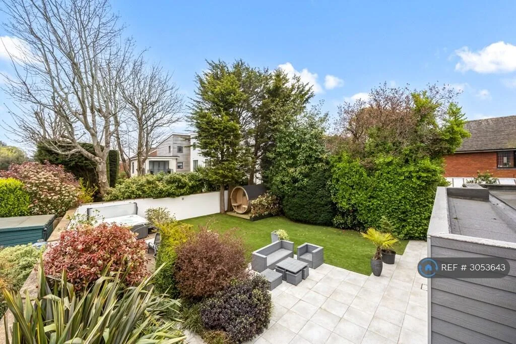 6 bedroom detached house for rent