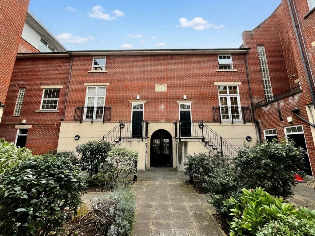 2 bedroom duplex for rent