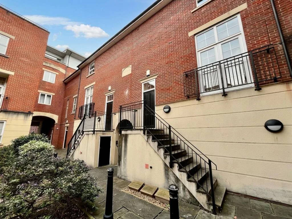 2 bedroom duplex for rent