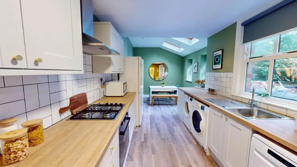6 bedroom house for rent