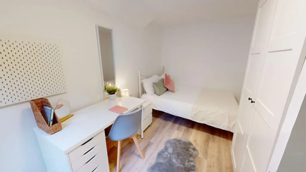 6 bedroom house for rent