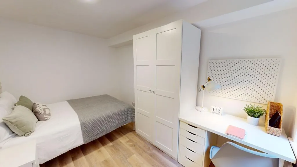 6 bedroom house for rent