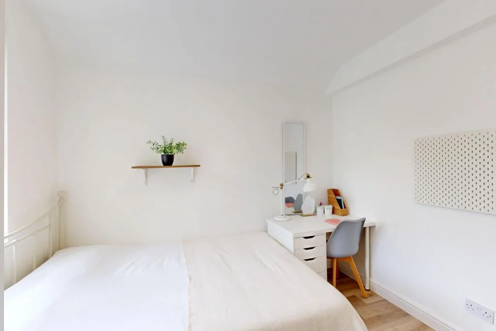 6 bedroom house for rent