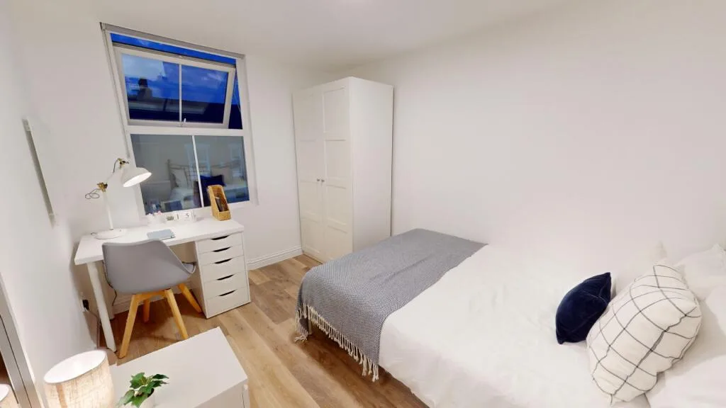 6 bedroom house for rent