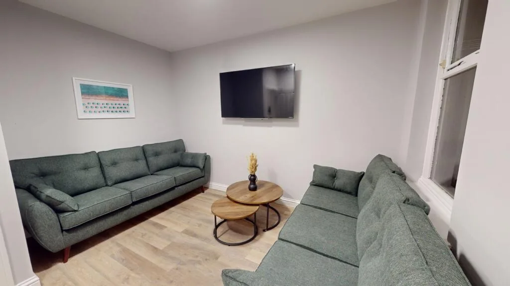 6 bedroom house for rent