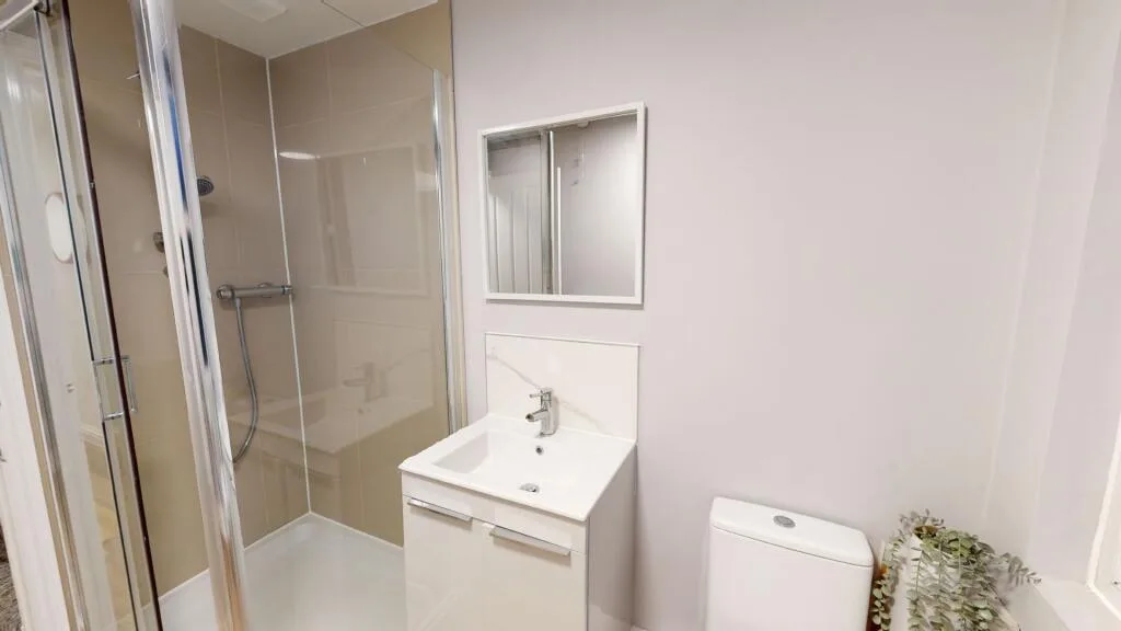 6 bedroom house for rent