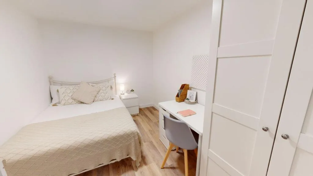 6 bedroom house for rent