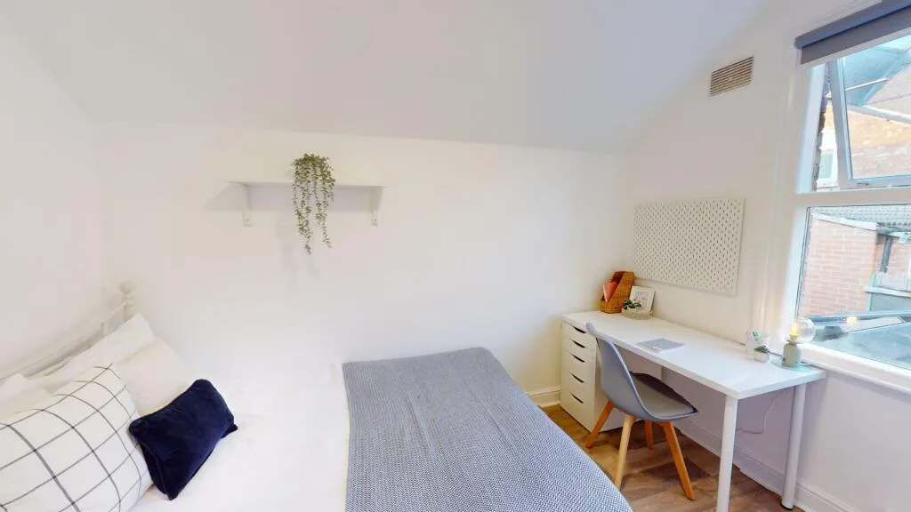 6 bedroom house for rent