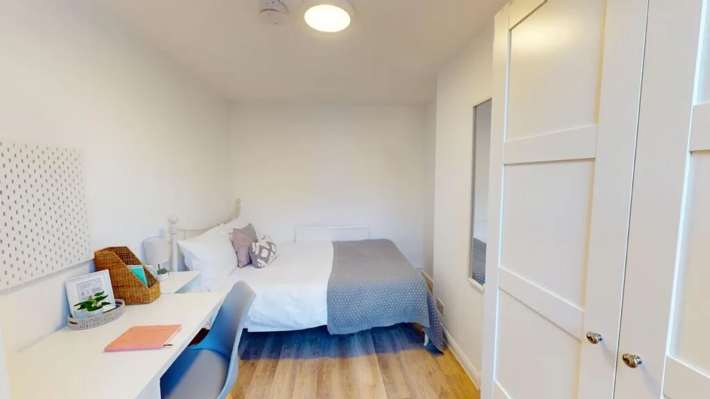 6 bedroom house for rent