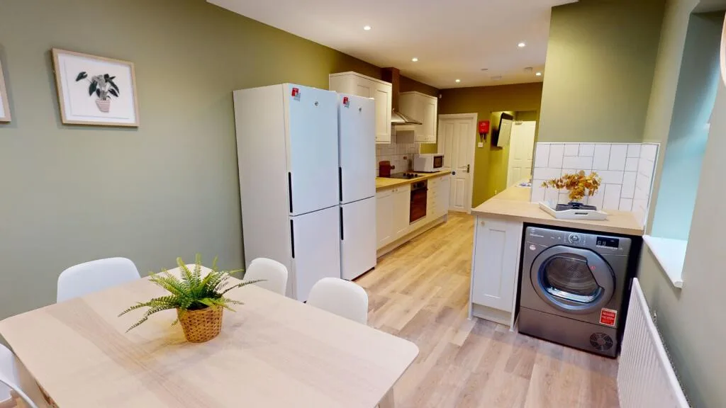 6 bedroom house for rent