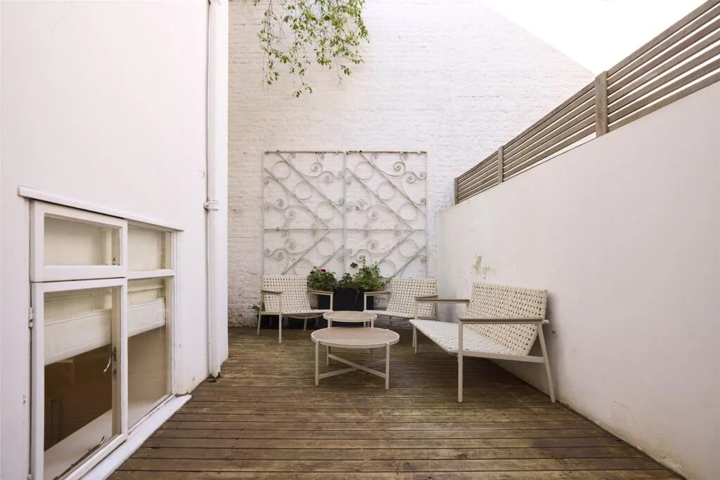 5 bedroom terraced house for rent