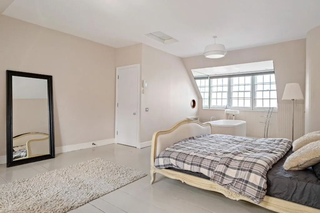 3 bedroom maisonette for rent