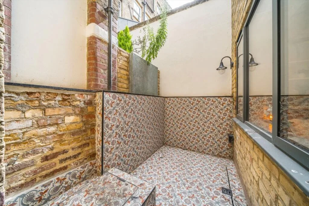 2 bedroom house for rent