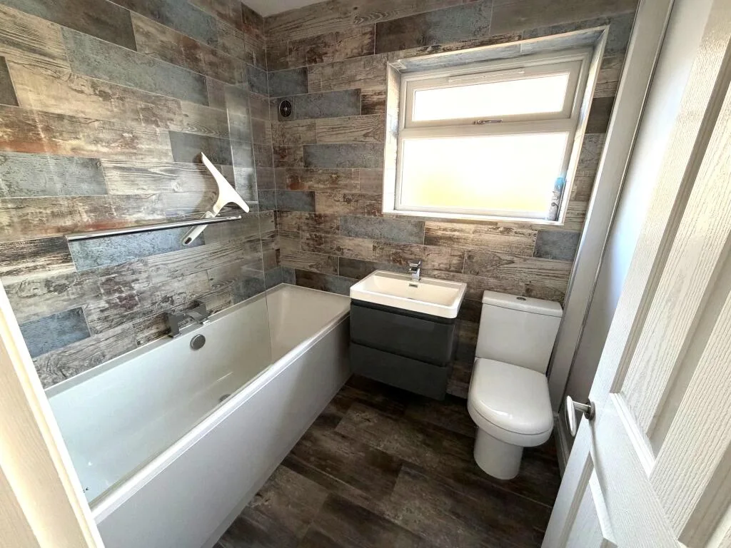 4 bedroom semi-detached house for rent