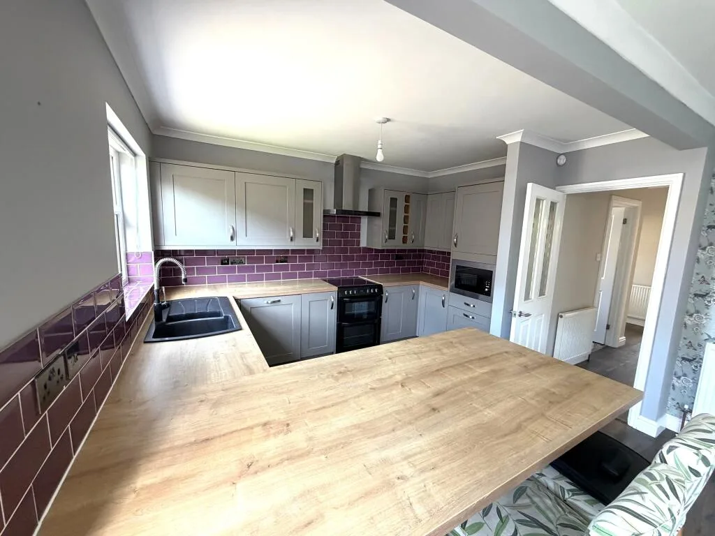 4 bedroom semi-detached house for rent