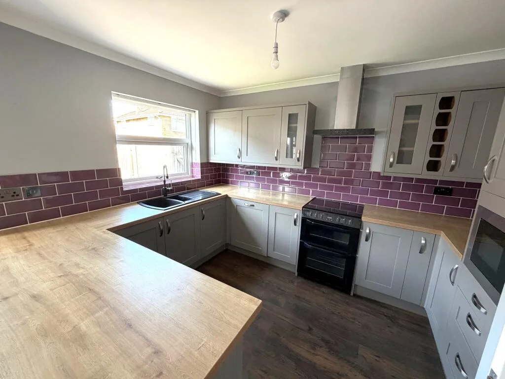 4 bedroom semi-detached house for rent