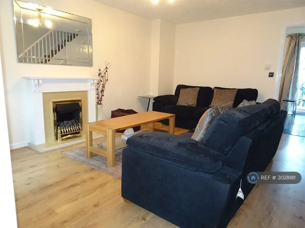 3 bedroom end of terrace house for rent