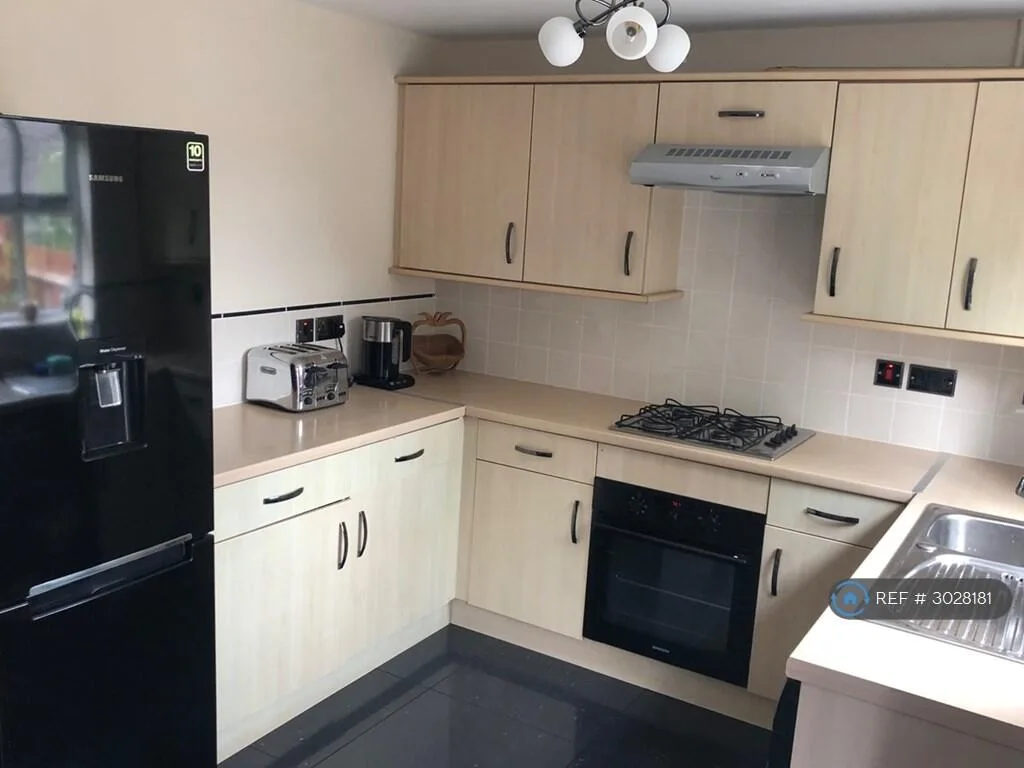 3 bedroom end of terrace house for rent