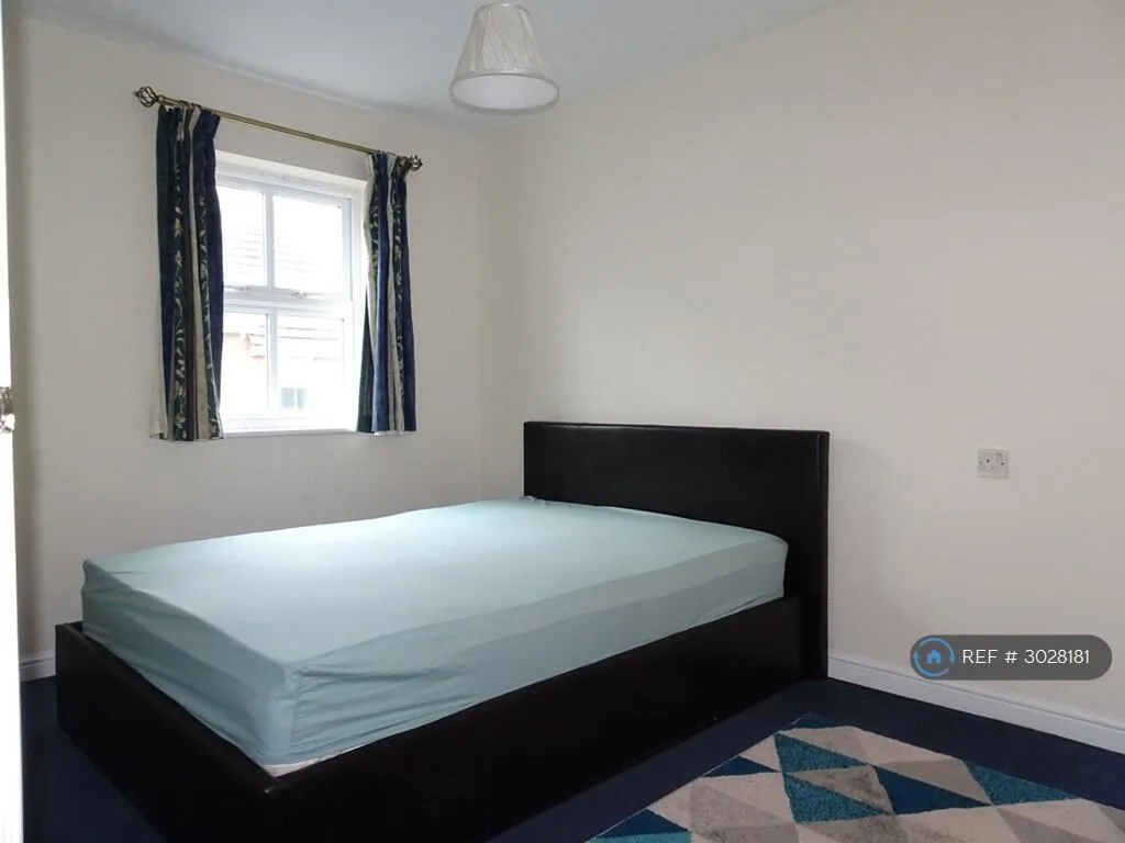 3 bedroom end of terrace house for rent