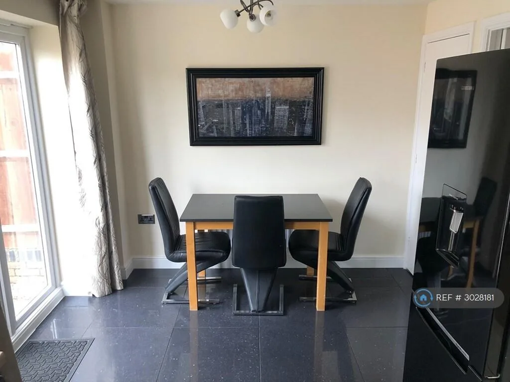3 bedroom end of terrace house for rent