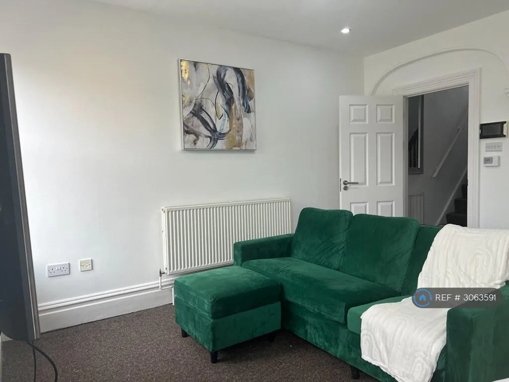 4 bedroom maisonette for rent