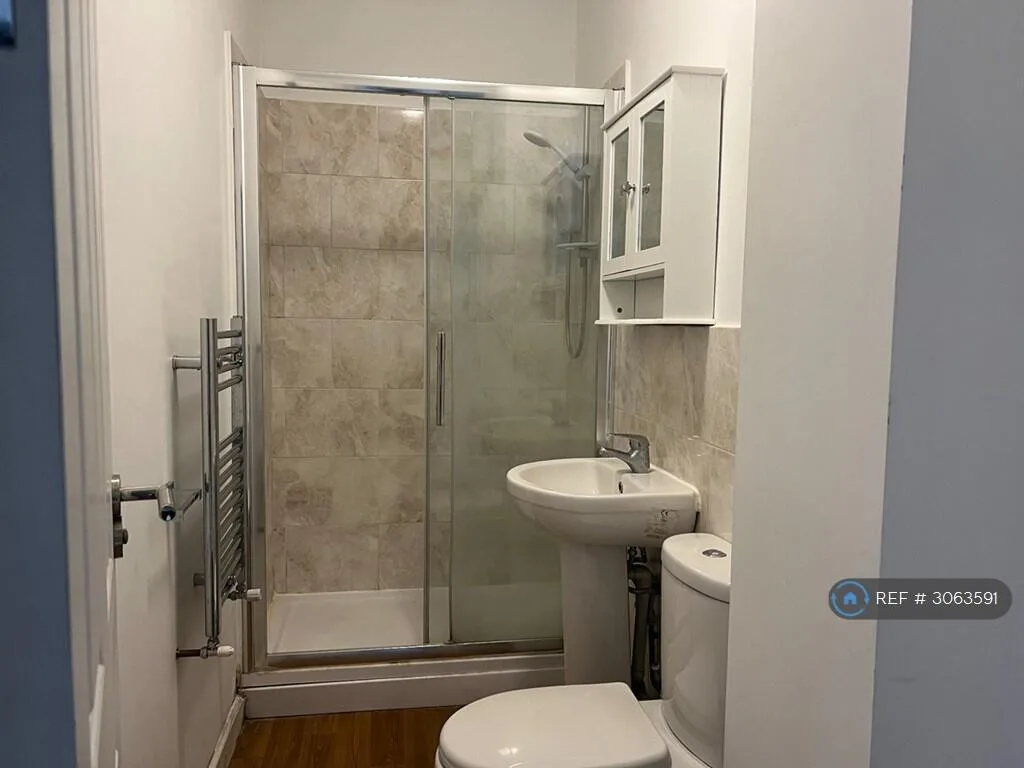 4 bedroom maisonette for rent