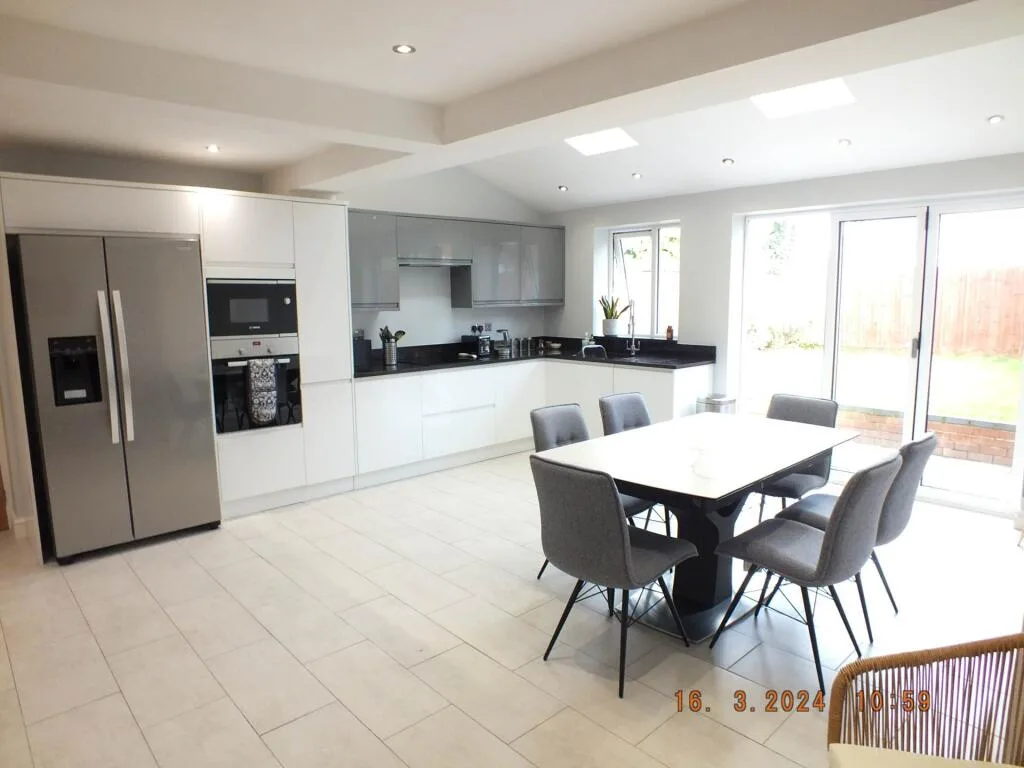 3 bedroom semi-detached house for rent